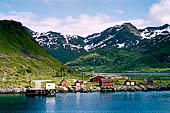 Le isole Lofoten Norvegia. A bordo dell'Hurtigruten  Midnatsol tra Stokmarkens e Svolvaer attraverso il Raftsundet. 